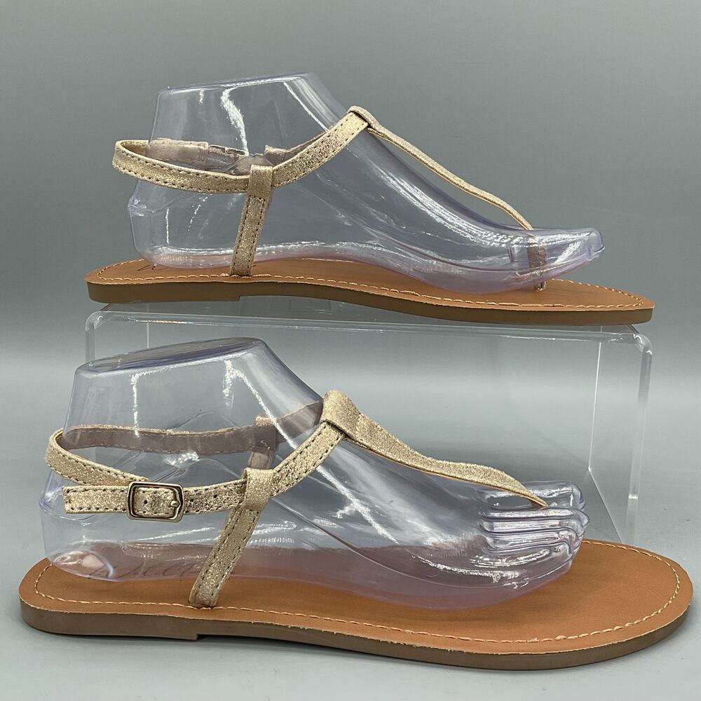 NEW Wild Pair Women’s Krisleyy Thong Sandals Gold Size 9M